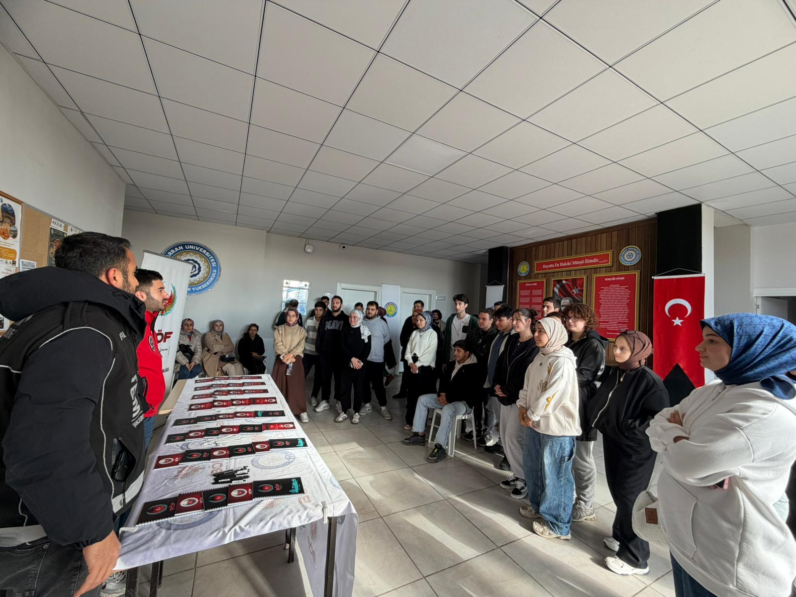 BÖF, Halfeti Meslek Yüksekokulumuzda Üniversite Öğrencilerini Bilgilendirdi.